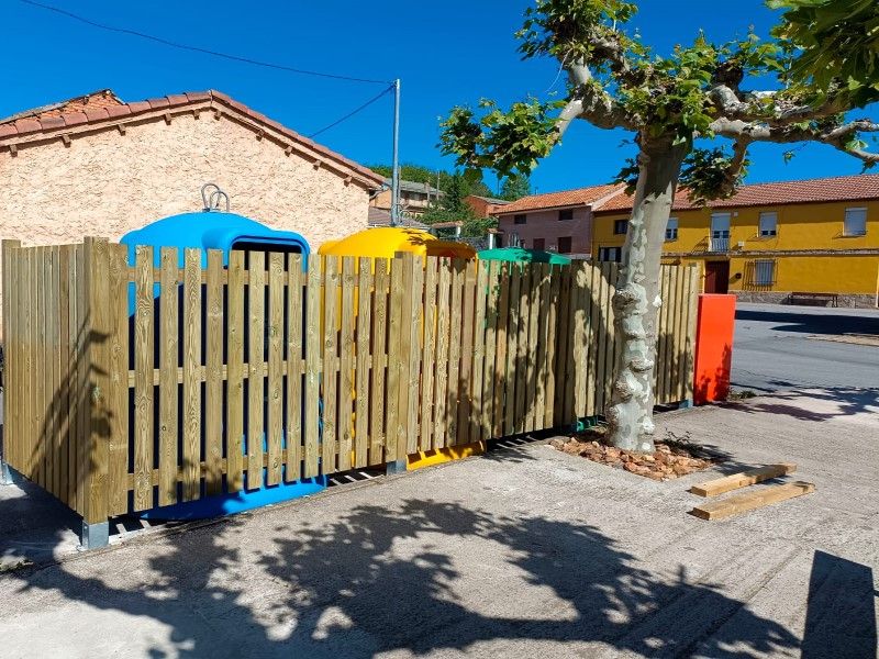 PANTALLA DE OCULTACIÓN CONTENEDORES